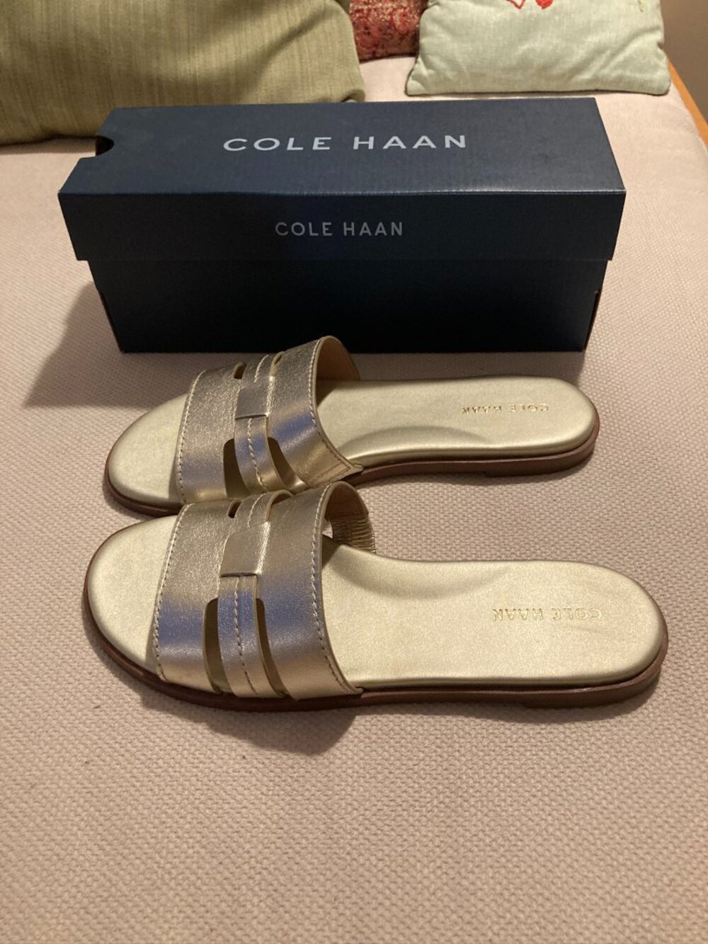 Cole Haan Flynn Slotted Slide Sandals 8 • Soft Gold Leather Slip-On NEW! - Picture 4 of 7